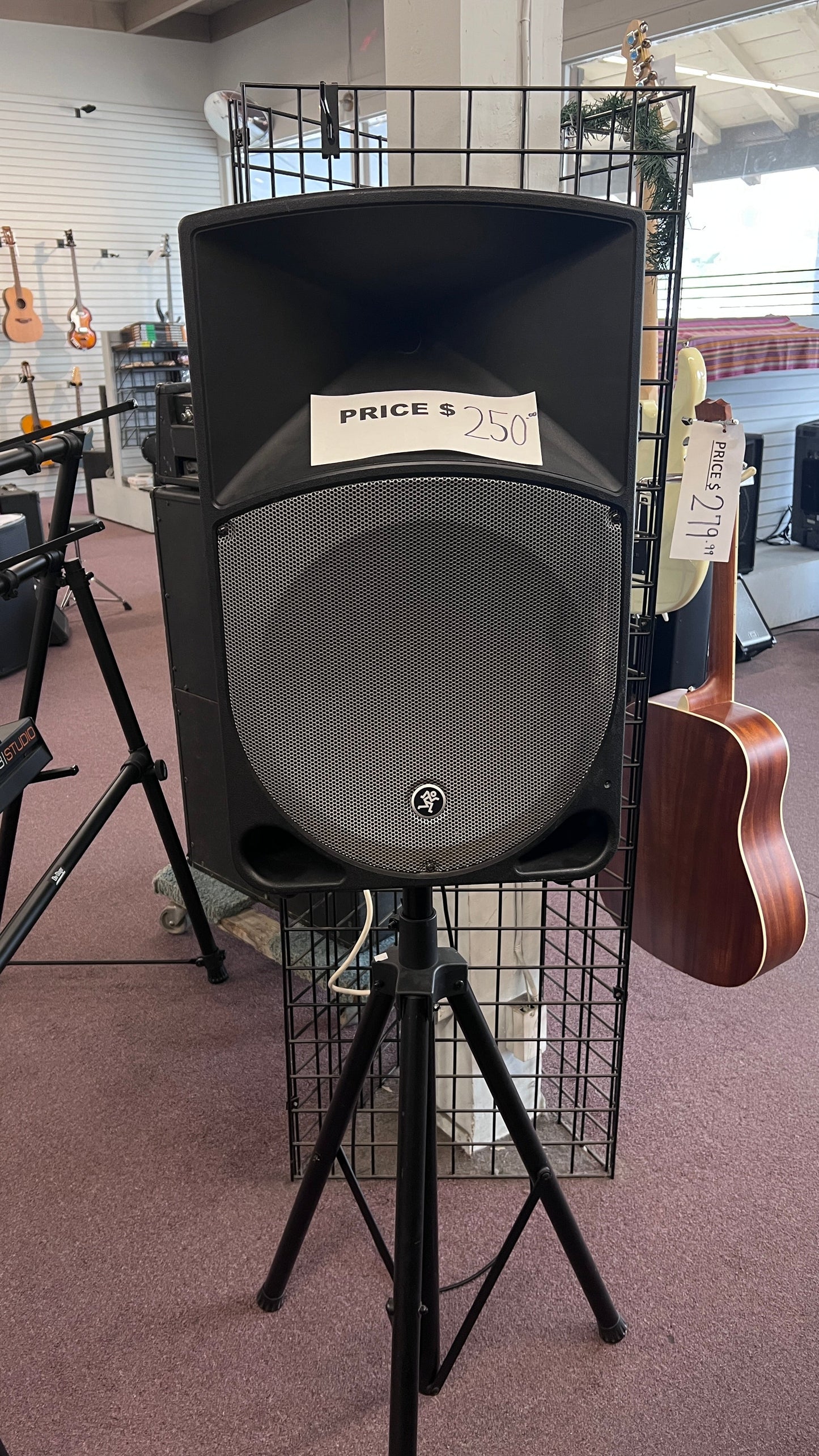 Mackie Thump Powered Speaker TH-15A w/Speaker Stand